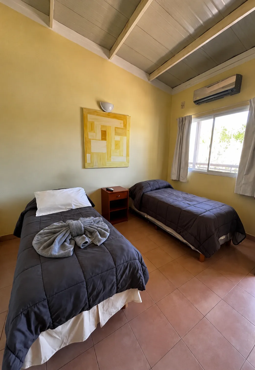 Habitación con dos camas sommier